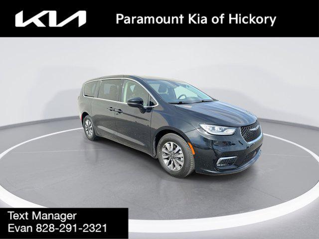 used 2022 Chrysler Pacifica Hybrid car, priced at $26,299