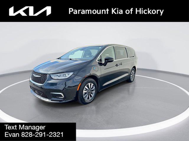 used 2022 Chrysler Pacifica Hybrid car, priced at $26,299