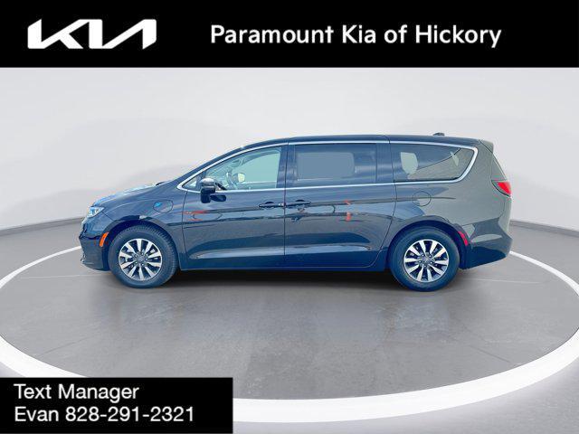 used 2022 Chrysler Pacifica Hybrid car, priced at $26,299