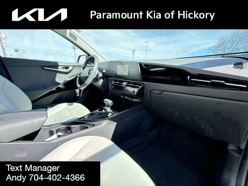 new 2025 Kia Niro car, priced at $28,900