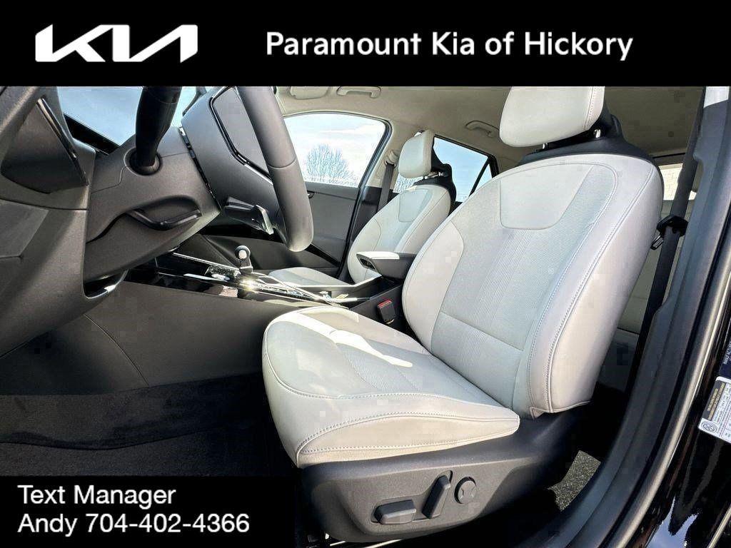 new 2025 Kia Niro car, priced at $28,900