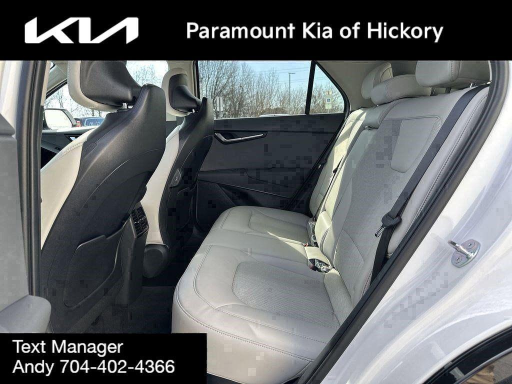 new 2025 Kia Niro car, priced at $29,900