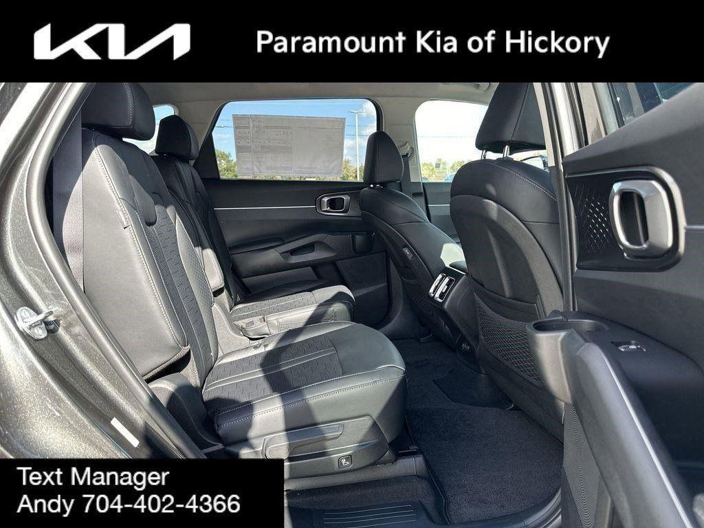 new 2025 Kia Sorento Hybrid car, priced at $42,090