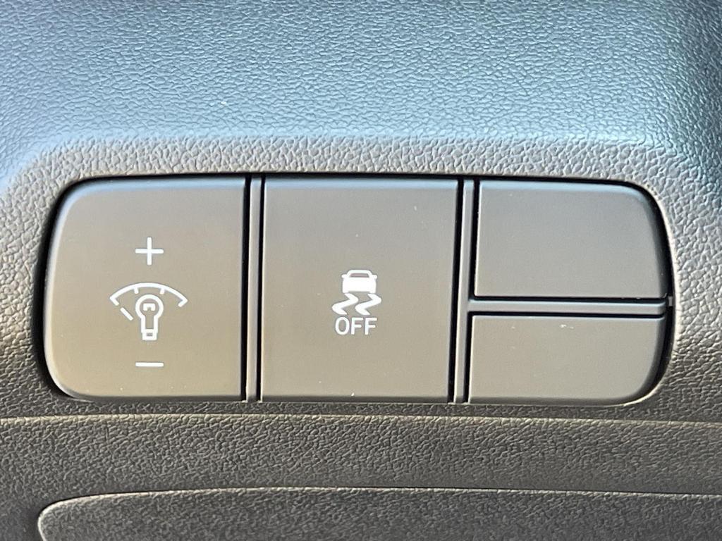 new 2025 Hyundai Elantra car, priced at $24,923