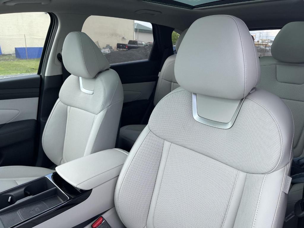 new 2025 Hyundai TUCSON Hybrid car, priced at $42,408