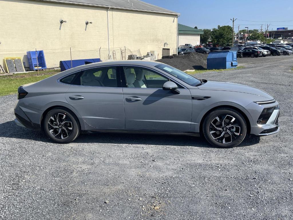 new 2025 Hyundai Sonata car, priced at $30,201