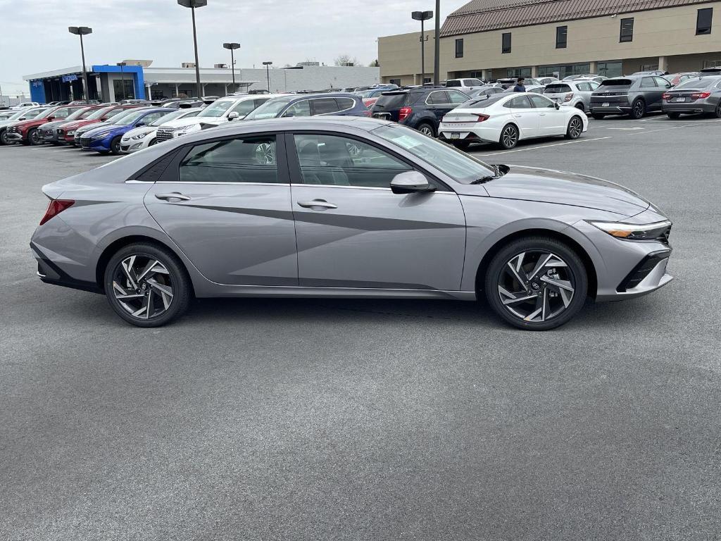 new 2025 Hyundai ELANTRA HEV car, priced at $30,961