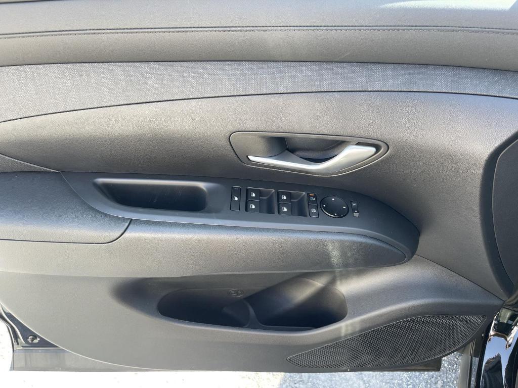 new 2025 Hyundai TUCSON Hybrid car, priced at $38,167