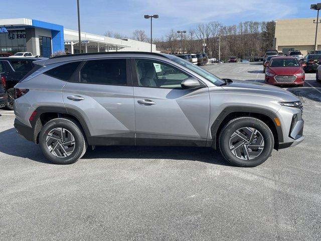 new 2025 Hyundai TUCSON Hybrid car, priced at $35,375