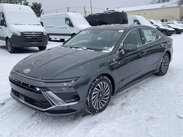 new 2025 Hyundai Sonata Hybrid car, priced at $32,730