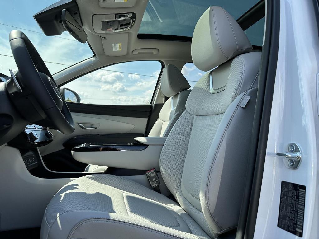 new 2025 Hyundai TUCSON Hybrid car, priced at $43,439