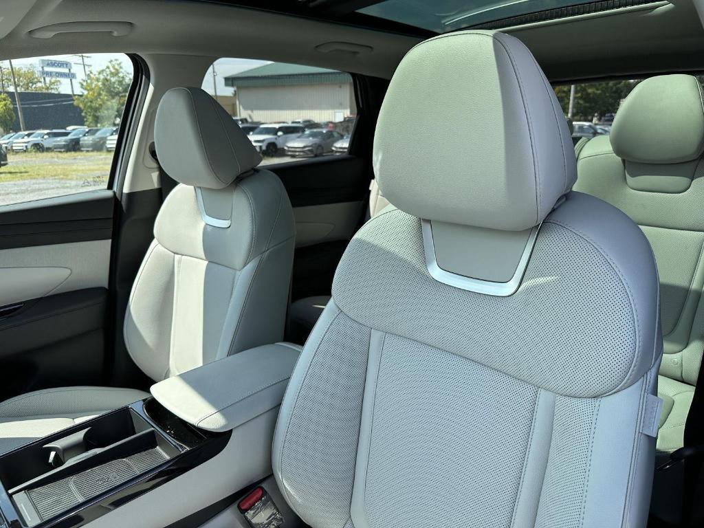 new 2025 Hyundai TUCSON Hybrid car, priced at $43,439