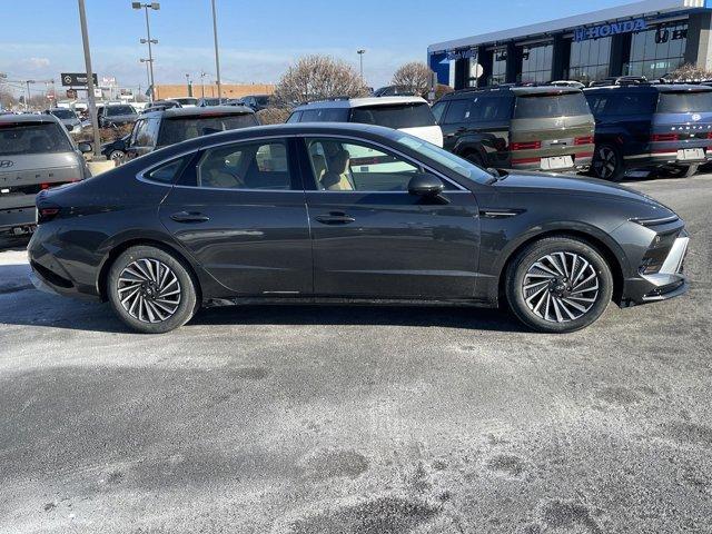 new 2025 Hyundai Sonata Hybrid car, priced at $39,400