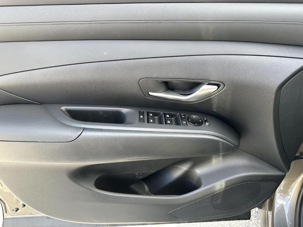 new 2025 Hyundai TUCSON Hybrid car, priced at $35,157