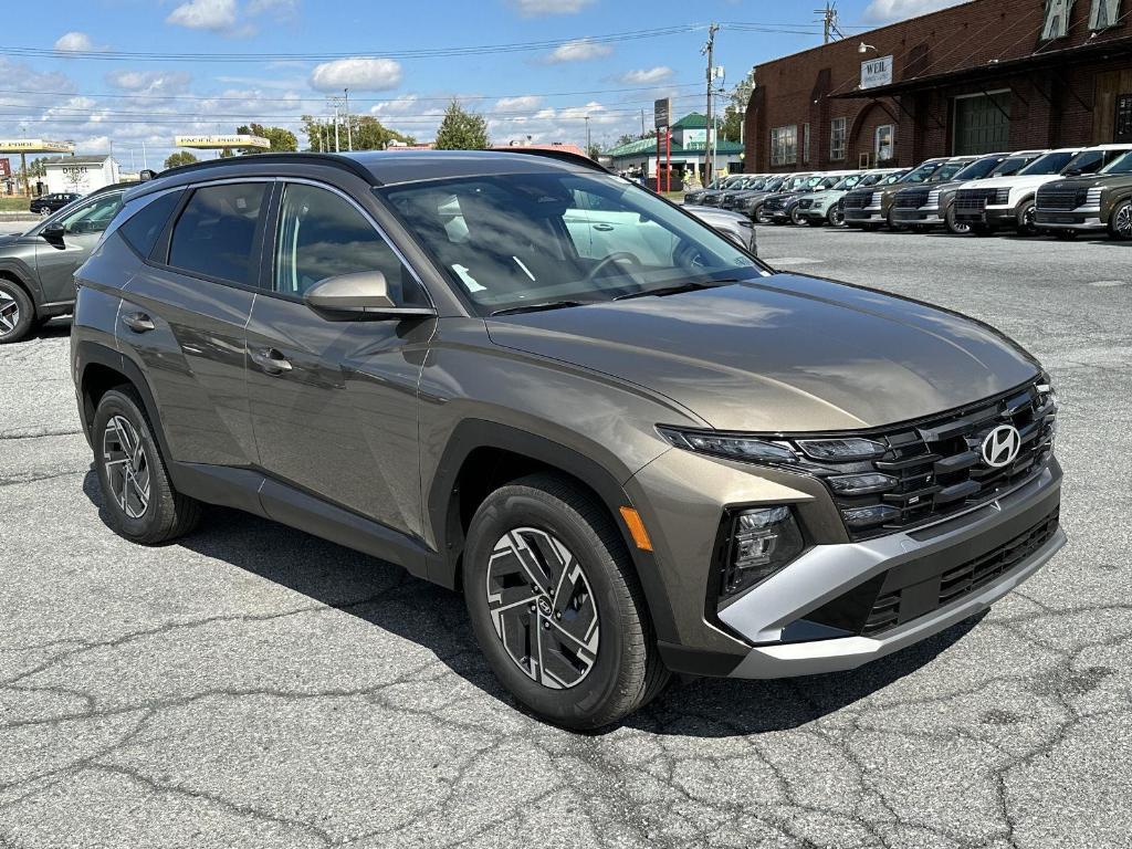 new 2025 Hyundai TUCSON Hybrid car, priced at $35,157