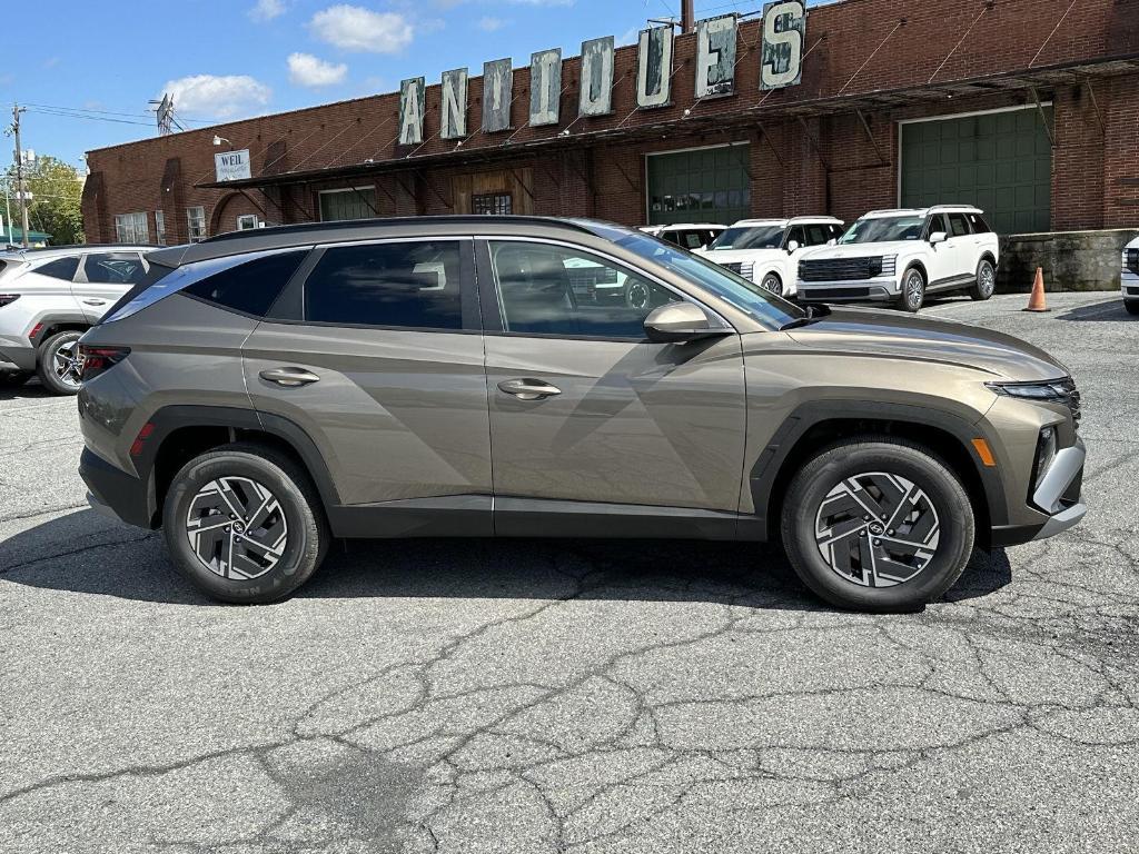 new 2025 Hyundai TUCSON Hybrid car, priced at $35,157
