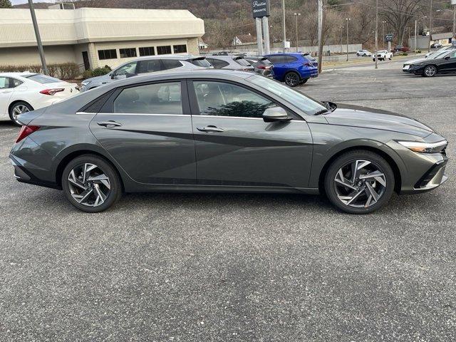 new 2025 Hyundai Elantra car, priced at $27,270