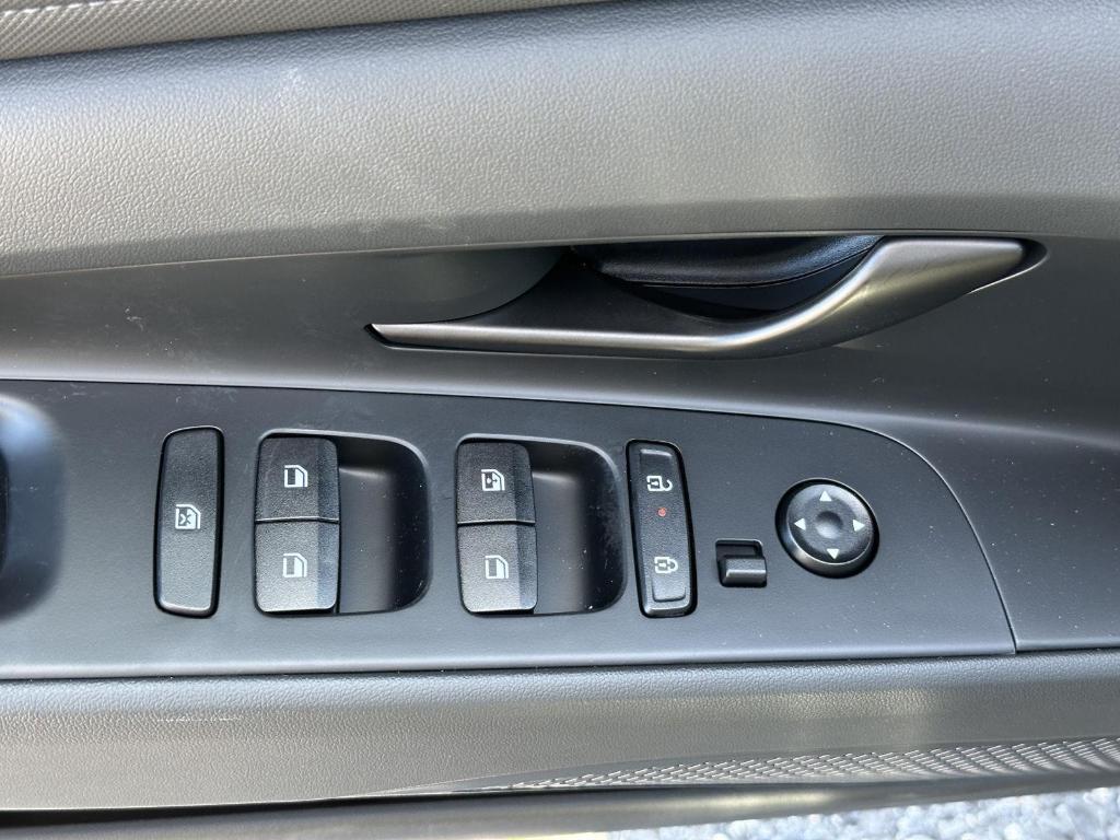 new 2025 Hyundai Elantra car, priced at $24,485