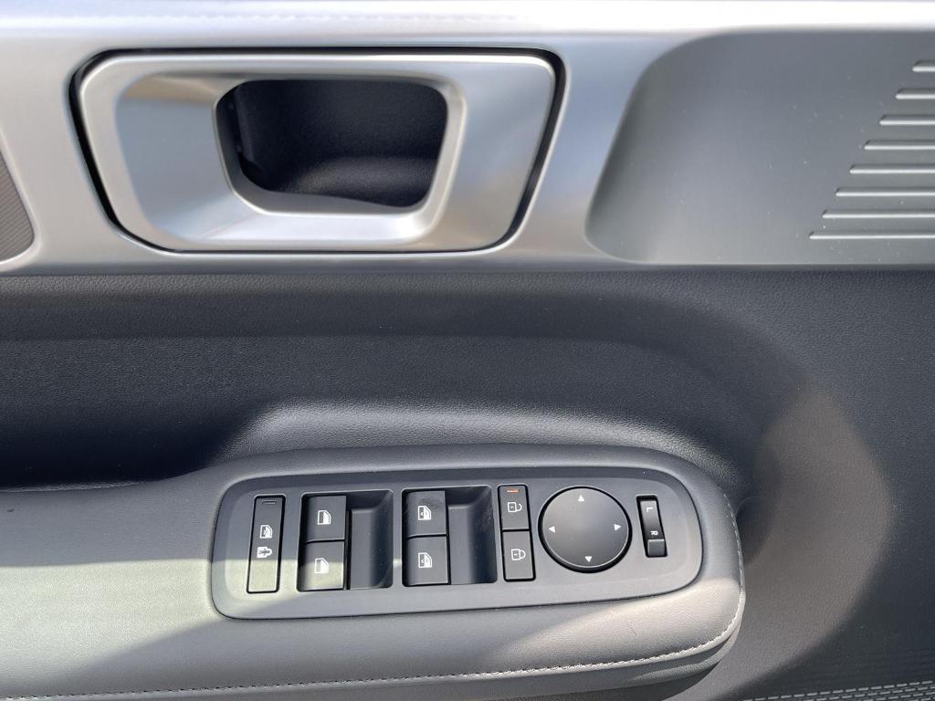 new 2025 Hyundai Santa Fe car, priced at $41,868