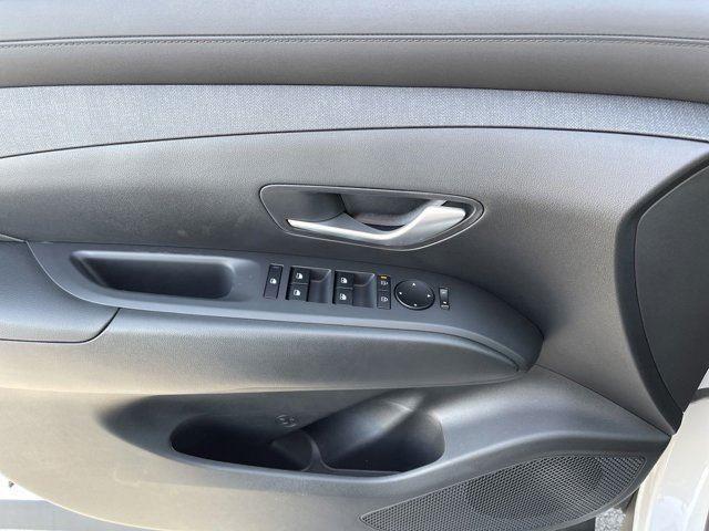 new 2025 Hyundai TUCSON Hybrid car, priced at $37,689