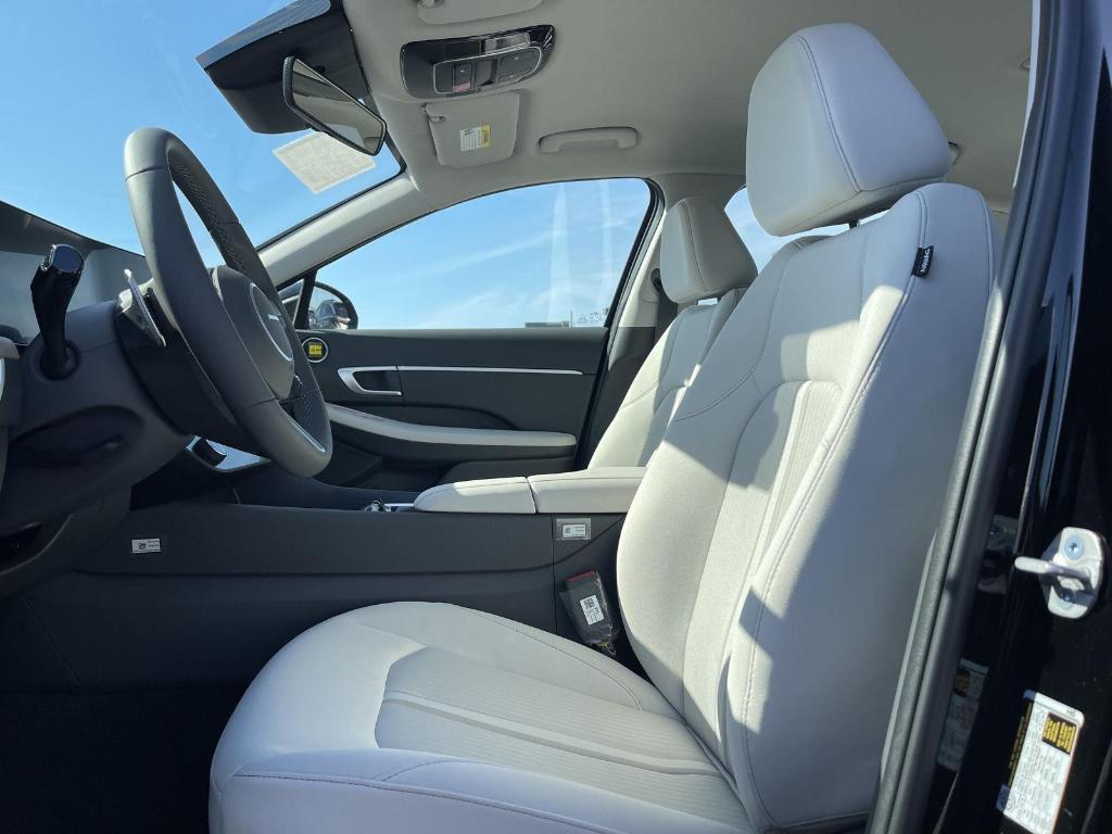 new 2025 Hyundai Sonata Hybrid car, priced at $32,290