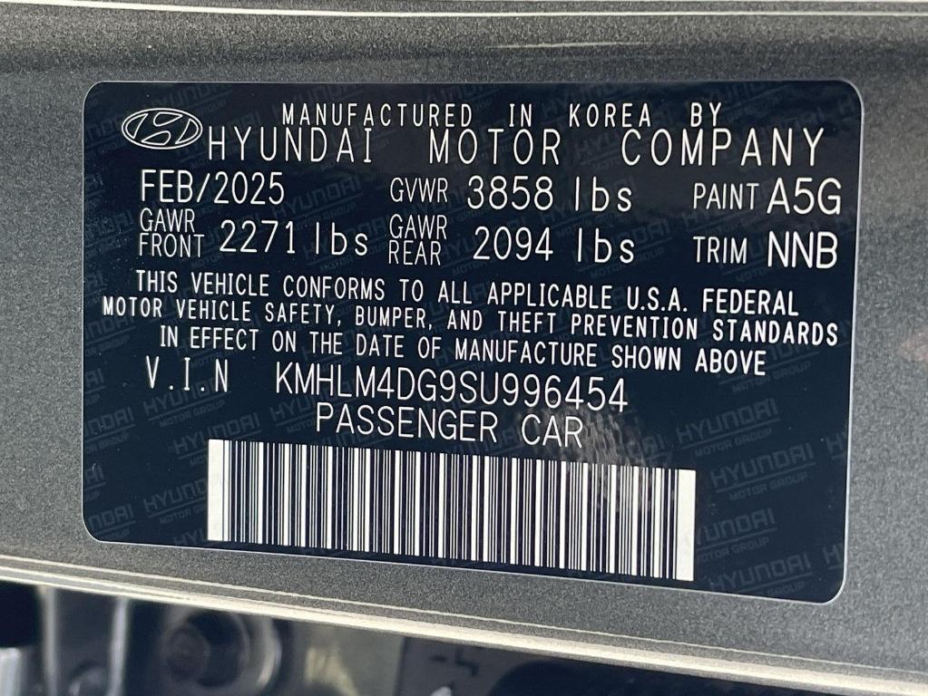 new 2025 Hyundai Elantra car, priced at $24,352