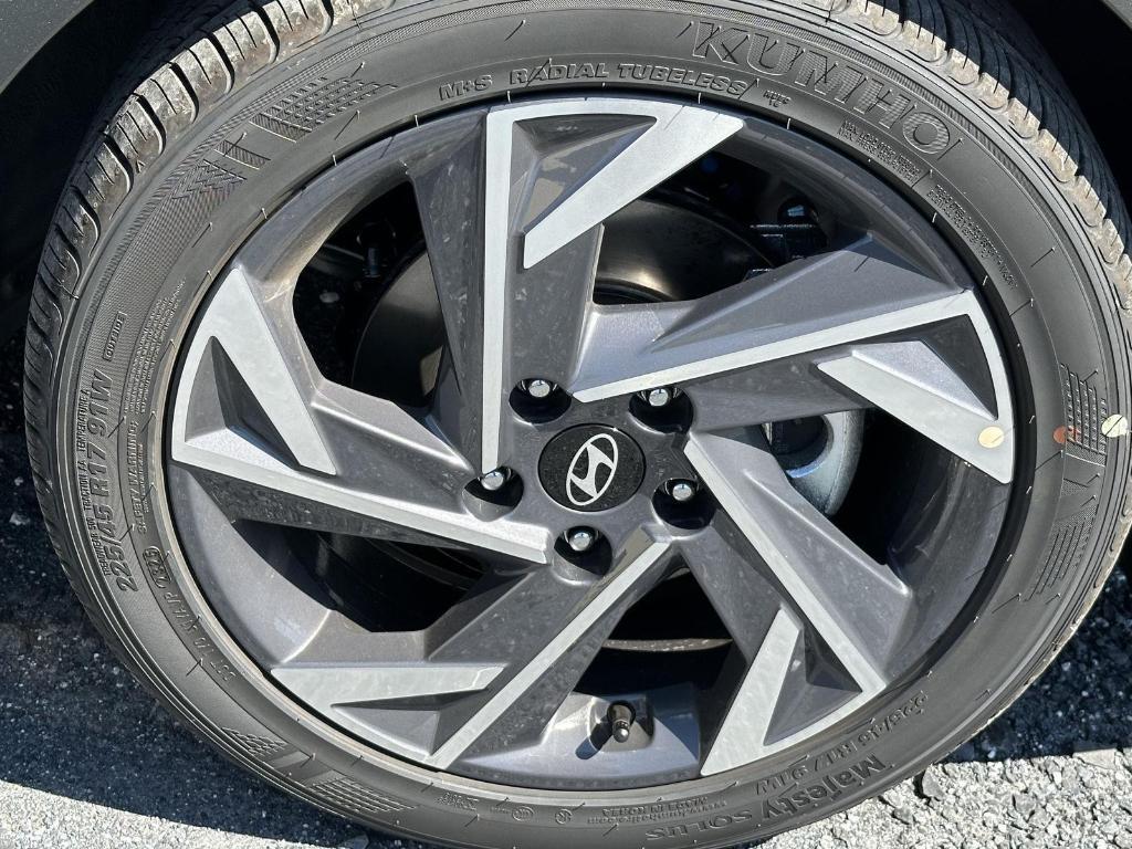new 2025 Hyundai Elantra car, priced at $24,453