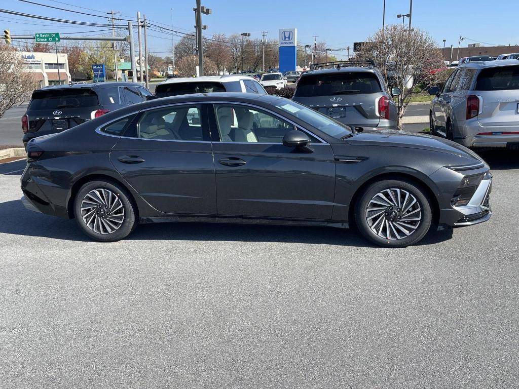 new 2025 Hyundai Sonata Hybrid car, priced at $38,705