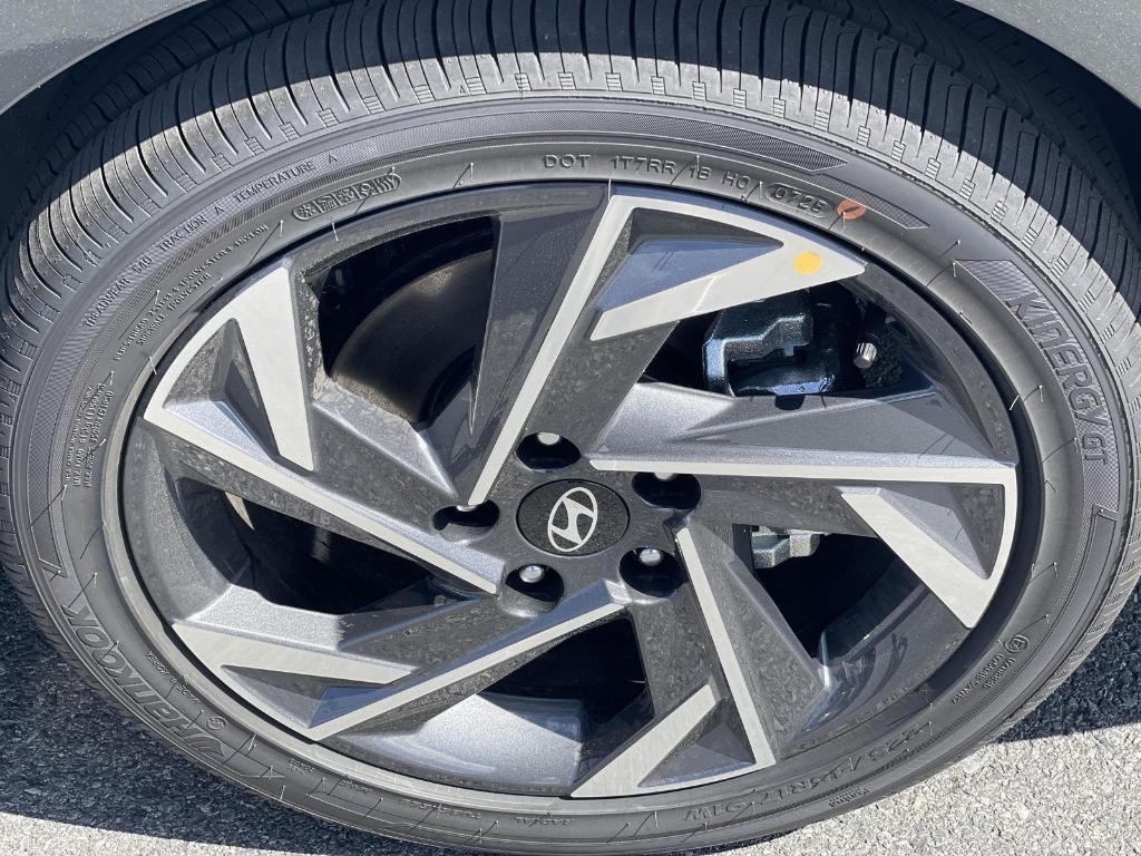 new 2025 Hyundai Elantra car, priced at $26,897