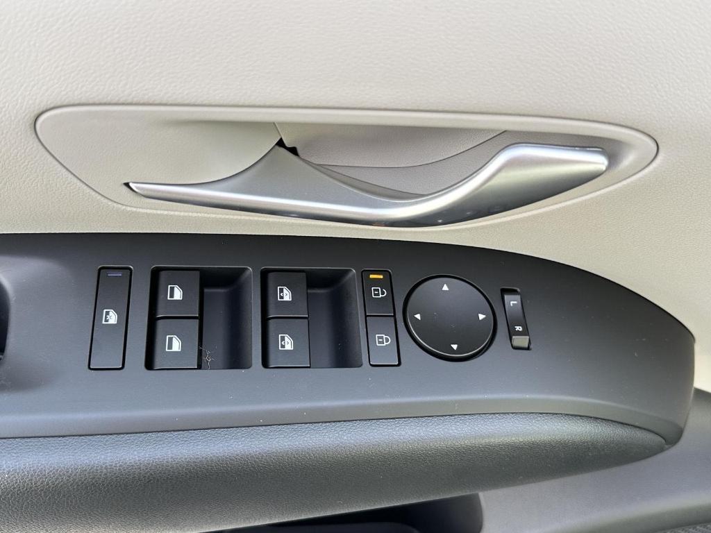 new 2025 Hyundai TUCSON Hybrid car, priced at $38,215