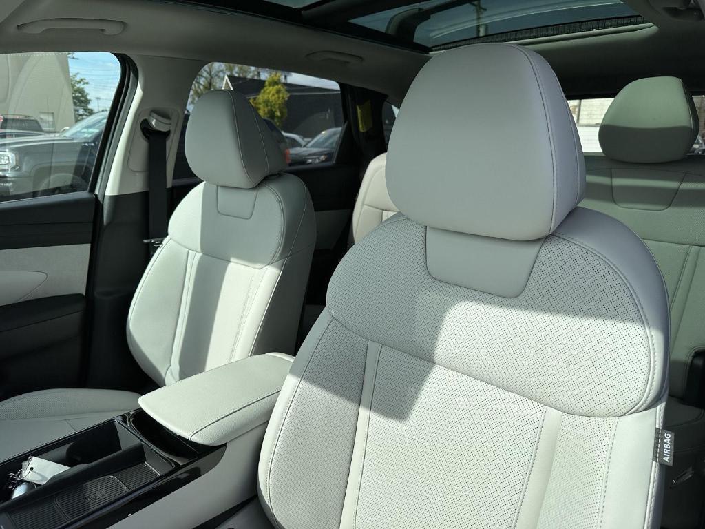 new 2025 Hyundai TUCSON Hybrid car, priced at $38,215