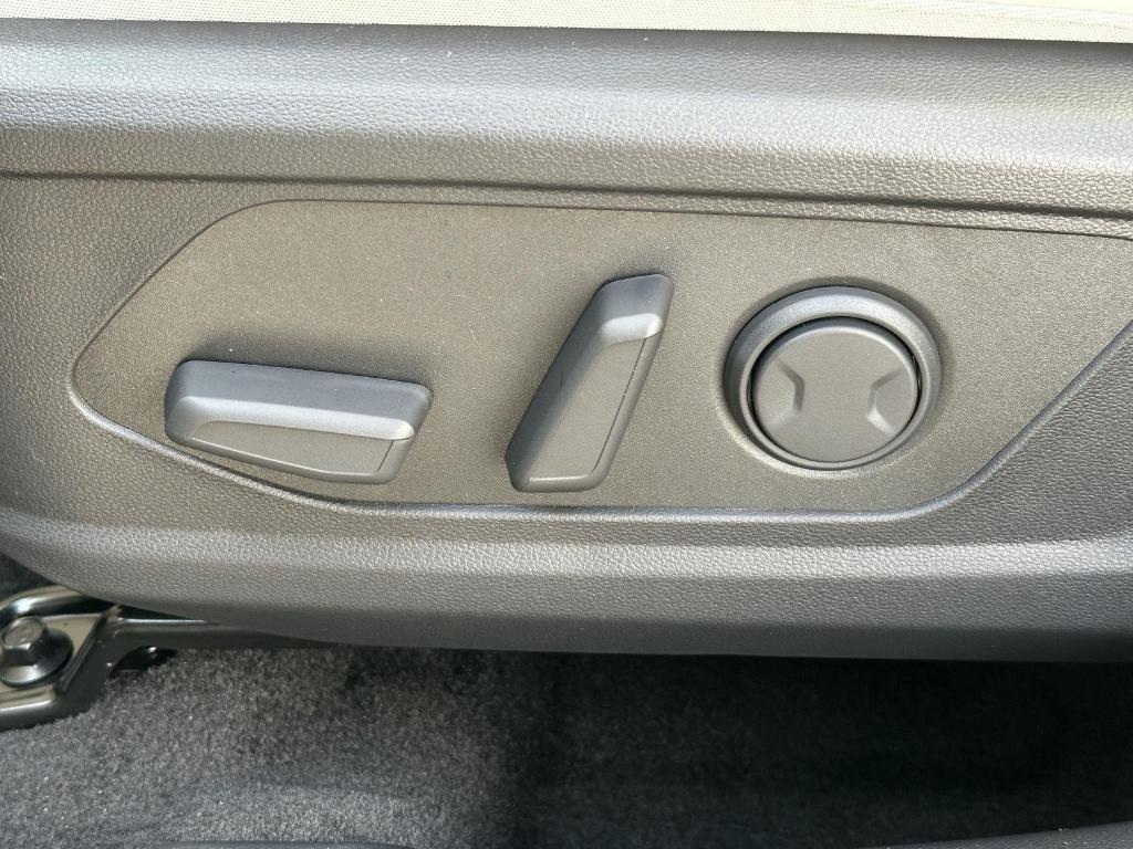 new 2025 Hyundai TUCSON Hybrid car, priced at $38,215