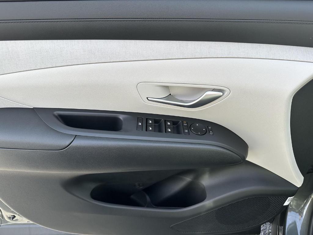 new 2025 Hyundai TUCSON Hybrid car, priced at $38,215