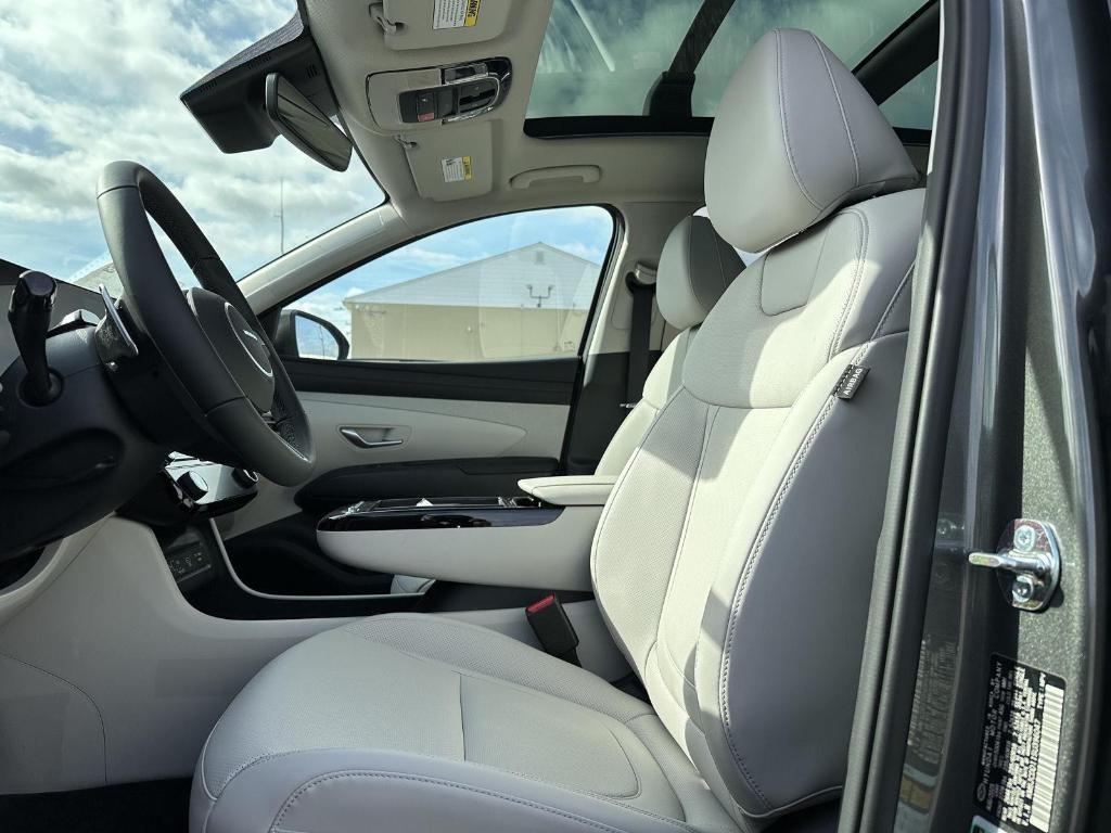 new 2025 Hyundai TUCSON Hybrid car, priced at $38,215