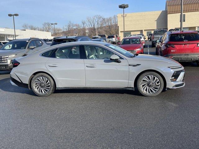 new 2025 Hyundai Sonata Hybrid car, priced at $32,905