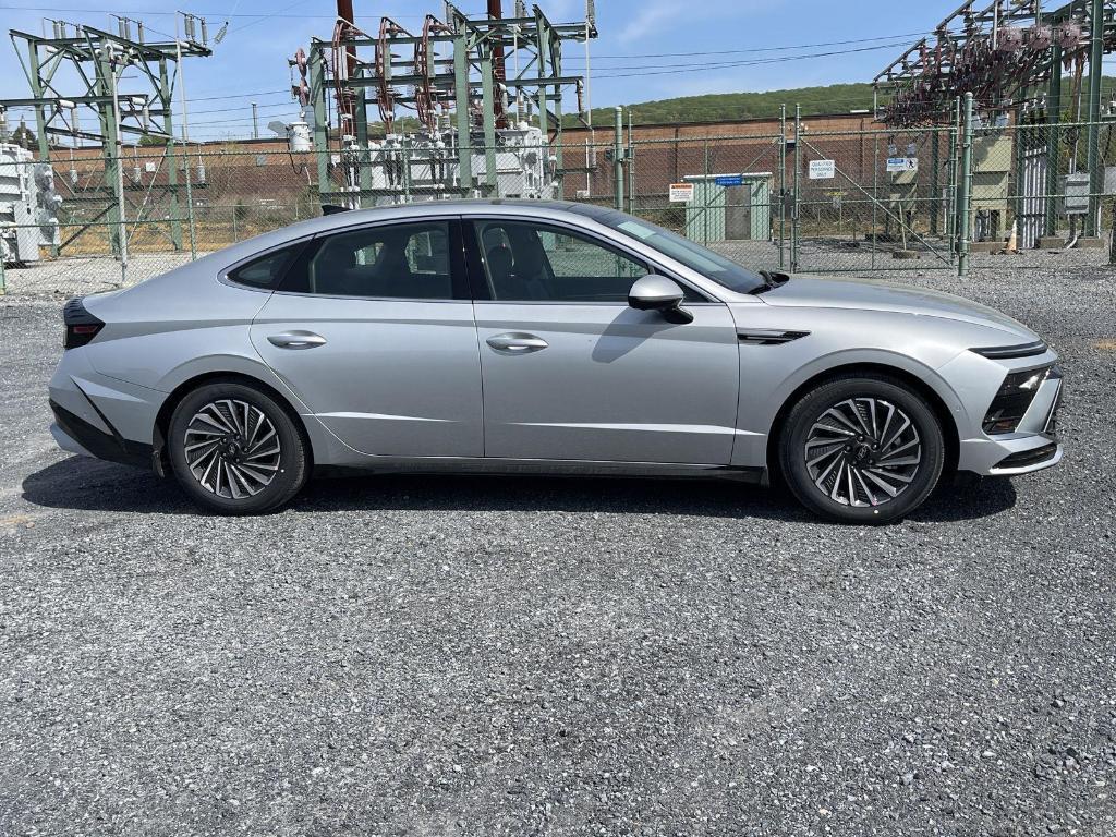 new 2025 Hyundai Sonata Hybrid car, priced at $38,810