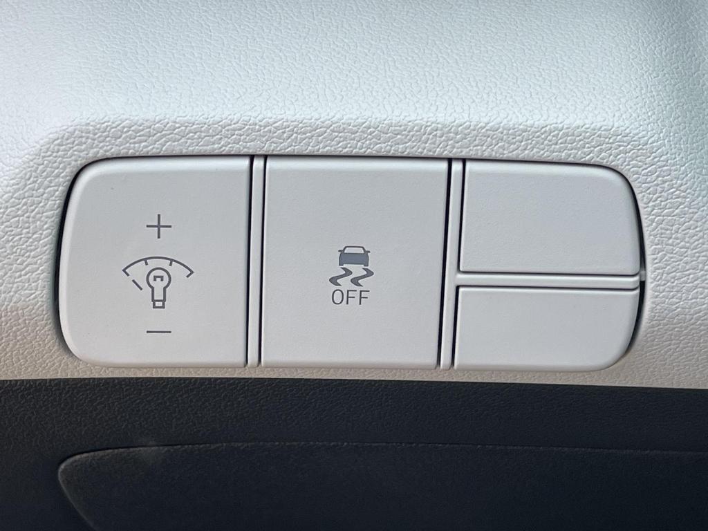 new 2025 Hyundai Elantra car, priced at $27,867