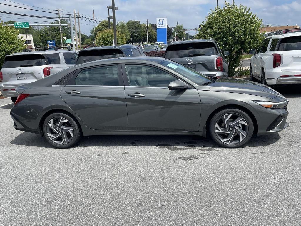 new 2025 Hyundai Elantra car, priced at $27,867