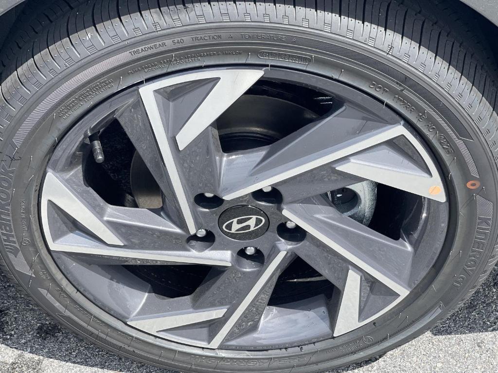 new 2025 Hyundai Elantra car, priced at $27,867