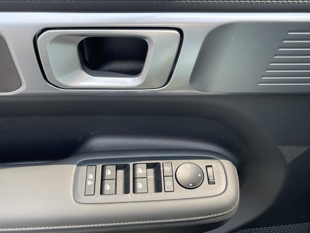 new 2025 Hyundai Santa Fe car, priced at $39,587