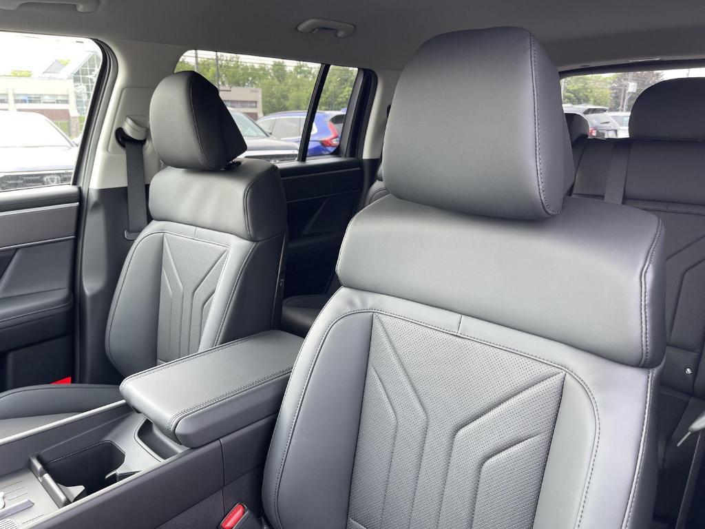 new 2025 Hyundai Santa Fe car, priced at $39,587