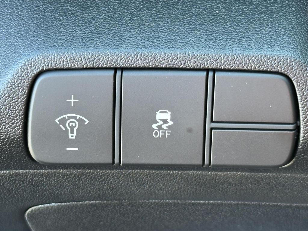 new 2025 Hyundai Elantra car, priced at $24,435