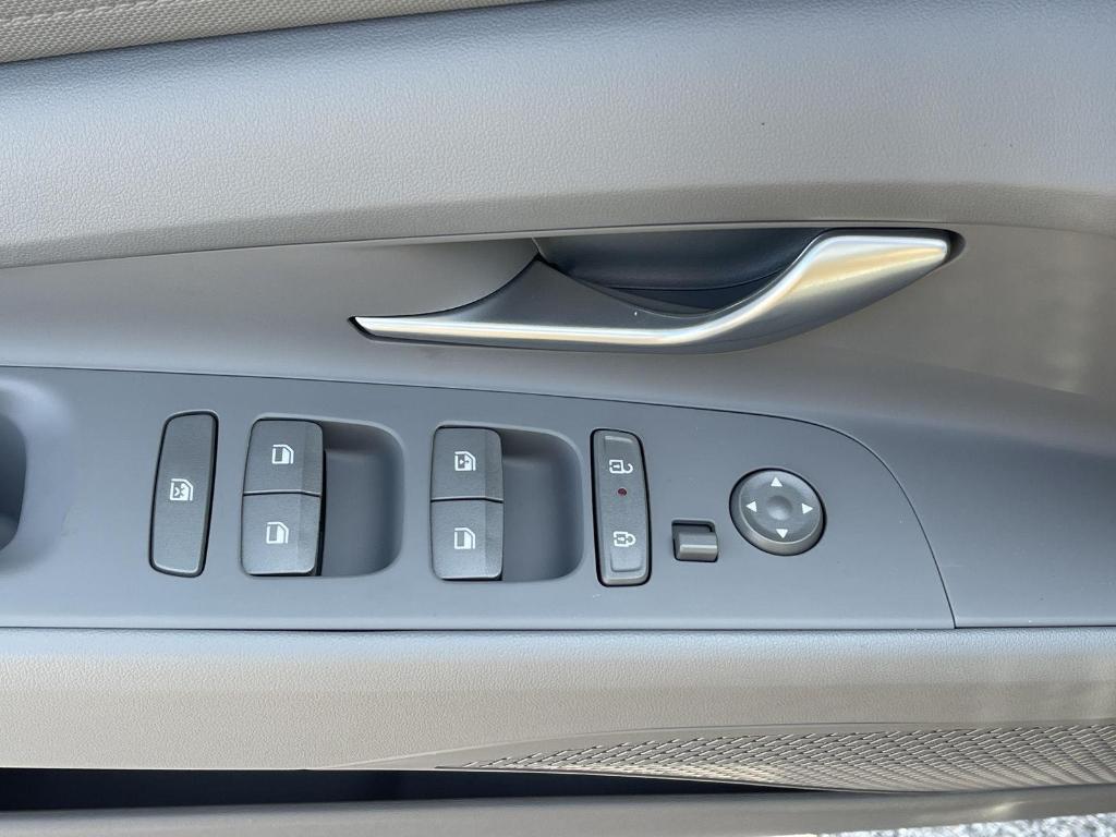 new 2025 Hyundai ELANTRA HEV car, priced at $26,697