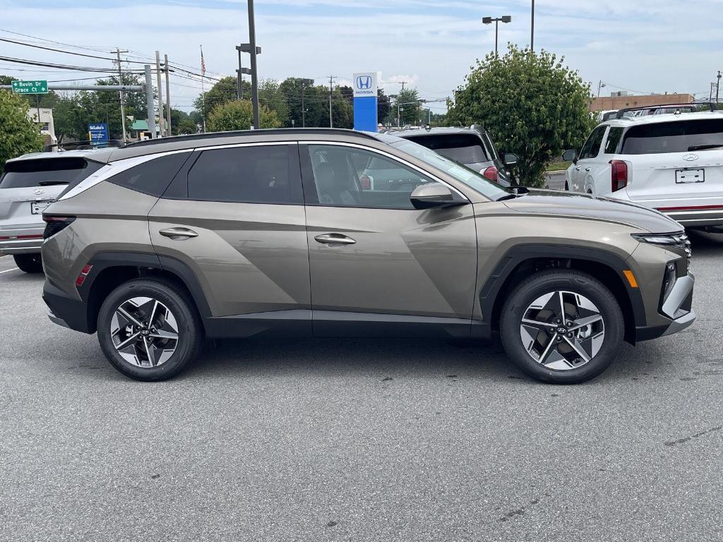 new 2025 Hyundai TUCSON Hybrid car, priced at $37,975