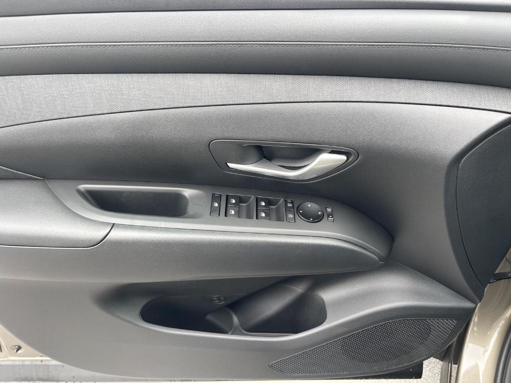 new 2025 Hyundai TUCSON Hybrid car, priced at $37,975