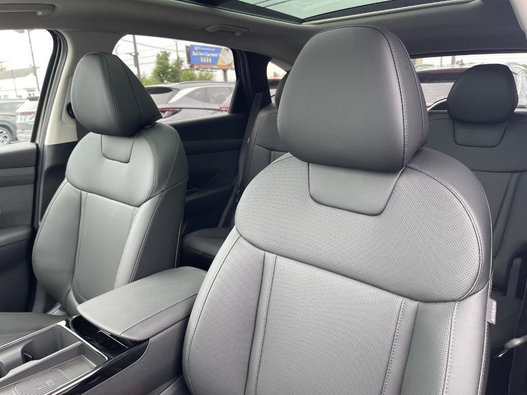 new 2025 Hyundai TUCSON Hybrid car, priced at $37,975