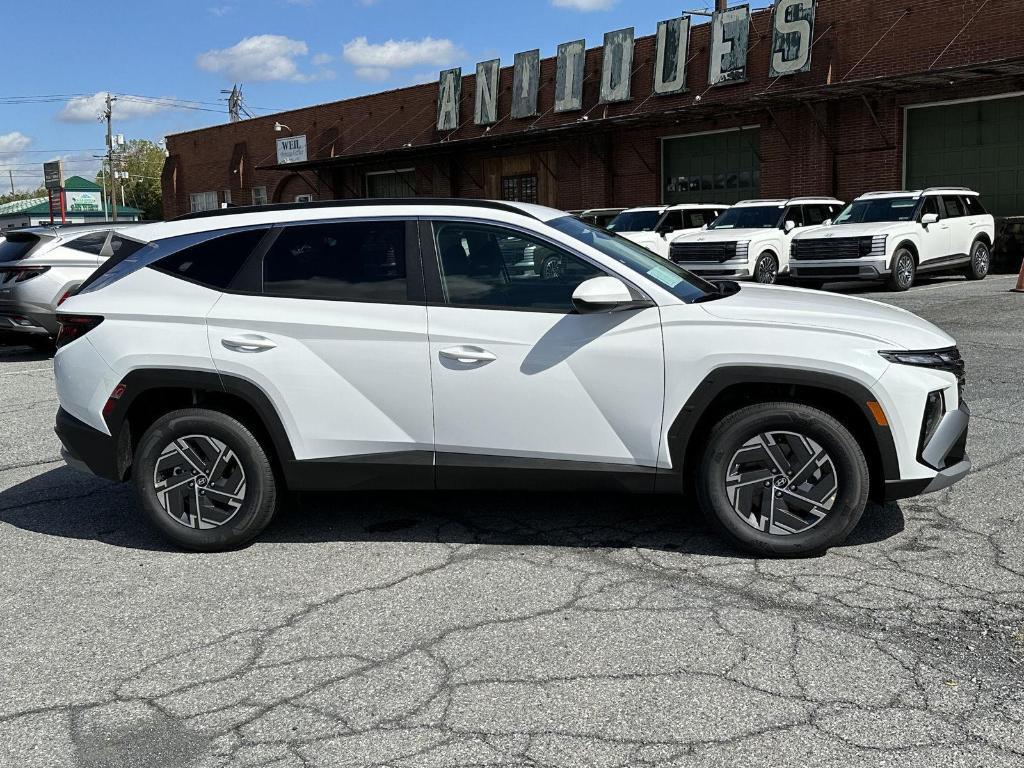 new 2025 Hyundai TUCSON Hybrid car, priced at $35,644