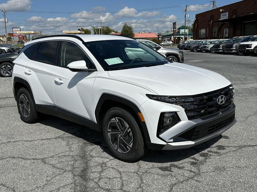 new 2025 Hyundai TUCSON Hybrid car, priced at $35,644