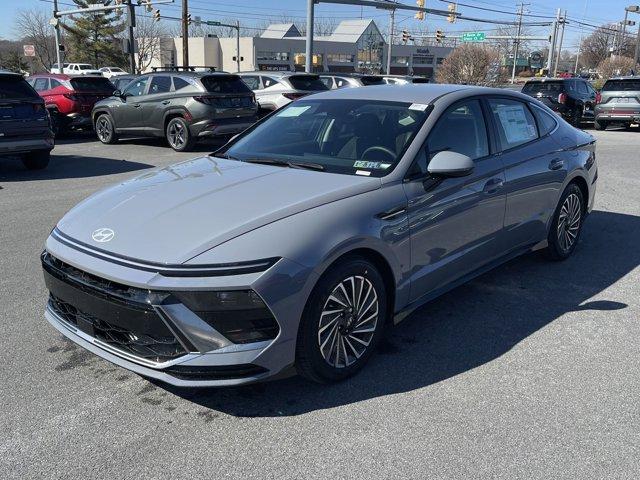 new 2025 Hyundai Sonata Hybrid car, priced at $32,875