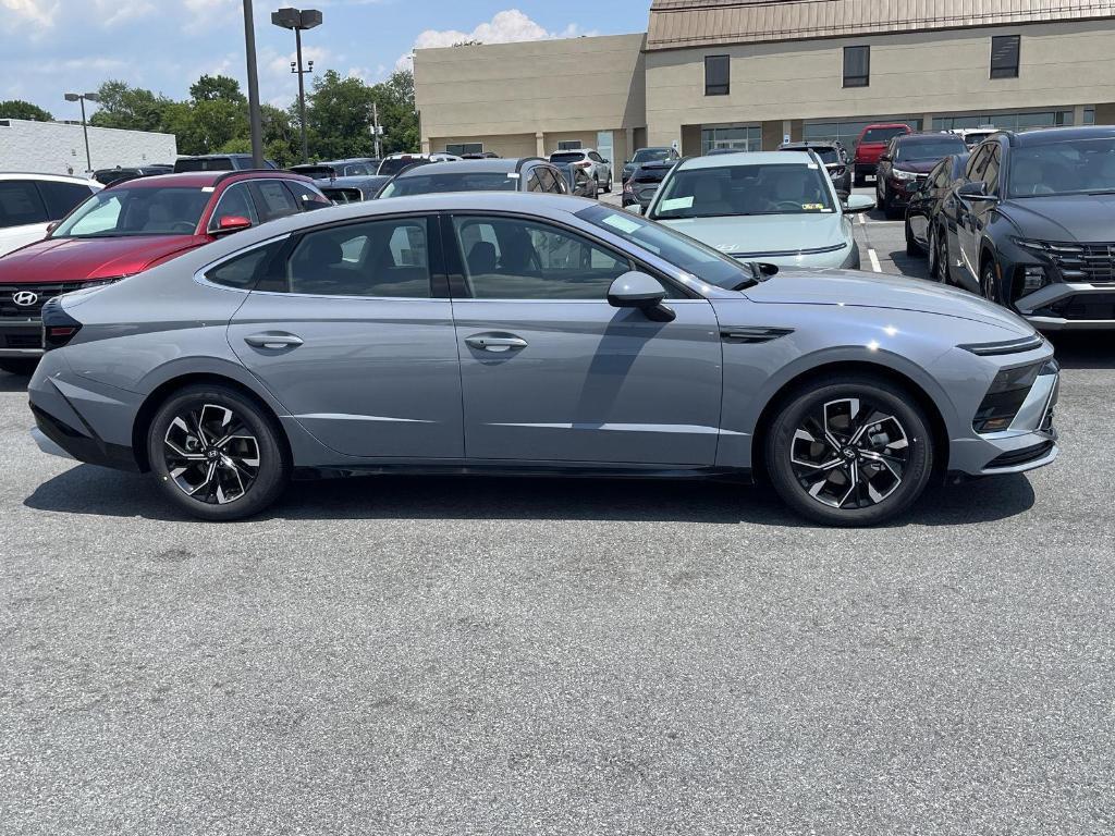 new 2025 Hyundai Sonata car, priced at $28,899